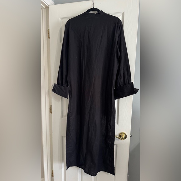 Black and a White Button-Up Long Hi-Low Shirt - Picture 2 of 4